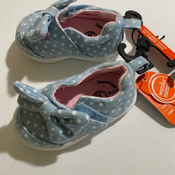 Toddler sizes 2 wonder nation sneaker - Picture 2 of 4